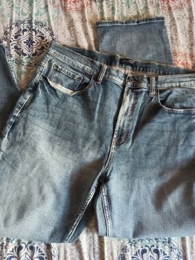 Straight Fit Men’s Jeans in Faded Blue